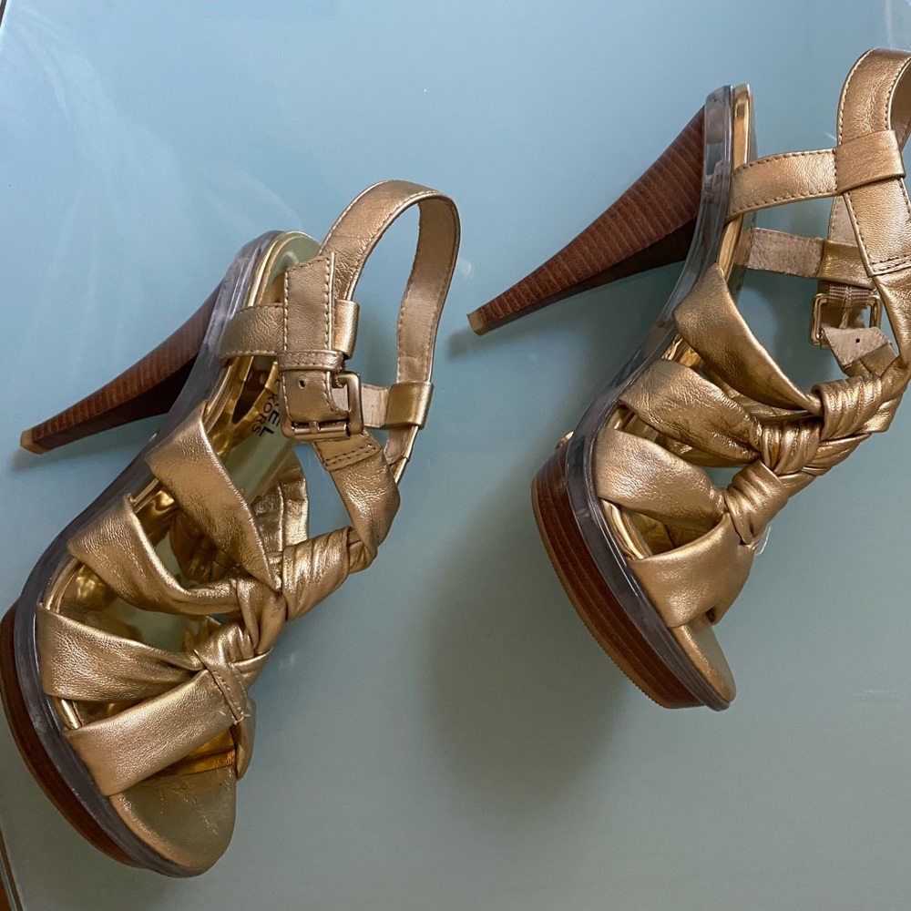 Michael Kors Gold Knot Heels 4 “ Size 6 - Picture 7 of 10